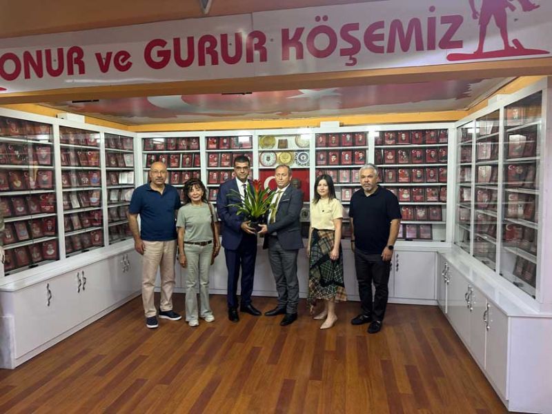 MÜNEVVER BAŞKAN ŞEHİT AİLELERİ (6).jpg